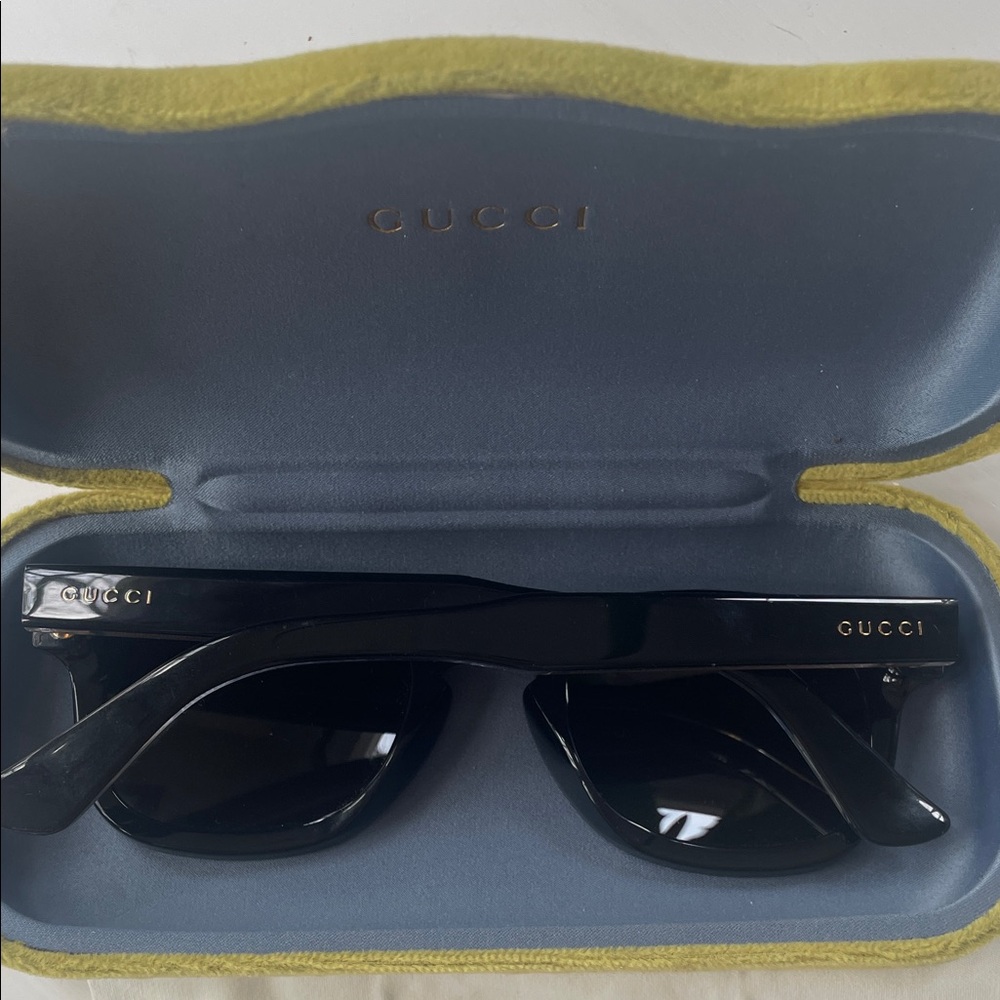 Gucci unisex 49 mm black Sunglasses - Picture 4 of 6